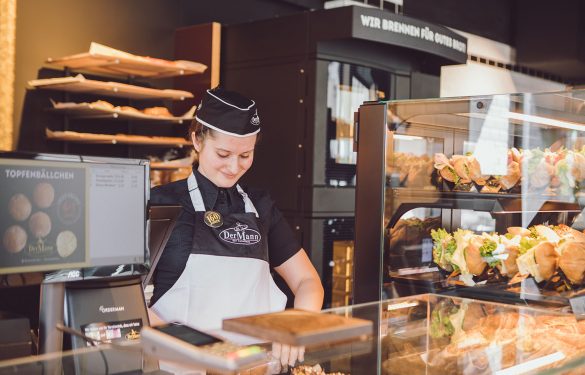 Mitarbeiterin der Filiale