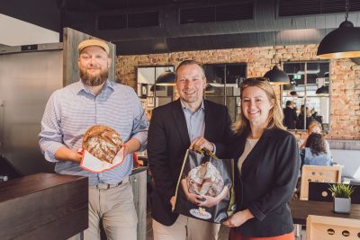 Eröffnung mit Michael Mann (links), Gemeinderat Stephan Auer-Stüger (Mitte) und Frau Silvia Jankovic von der SPÖ (Rechts).